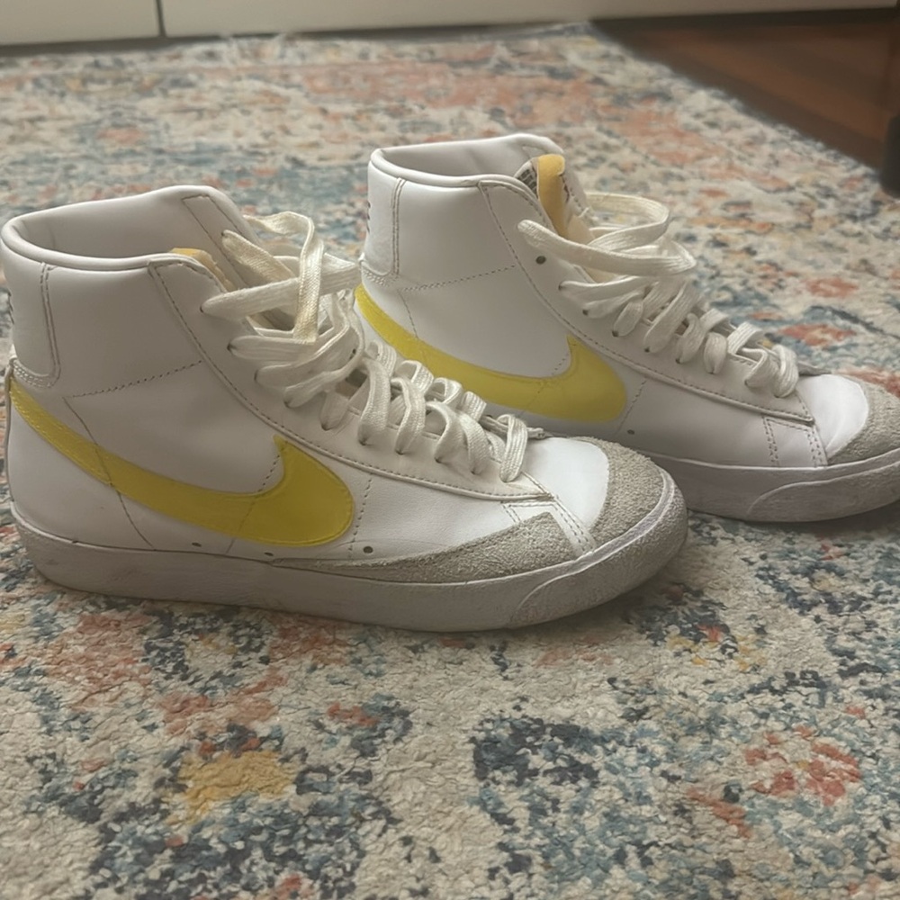 Nike Blazer Mid ‘77 - Women’s Size 8